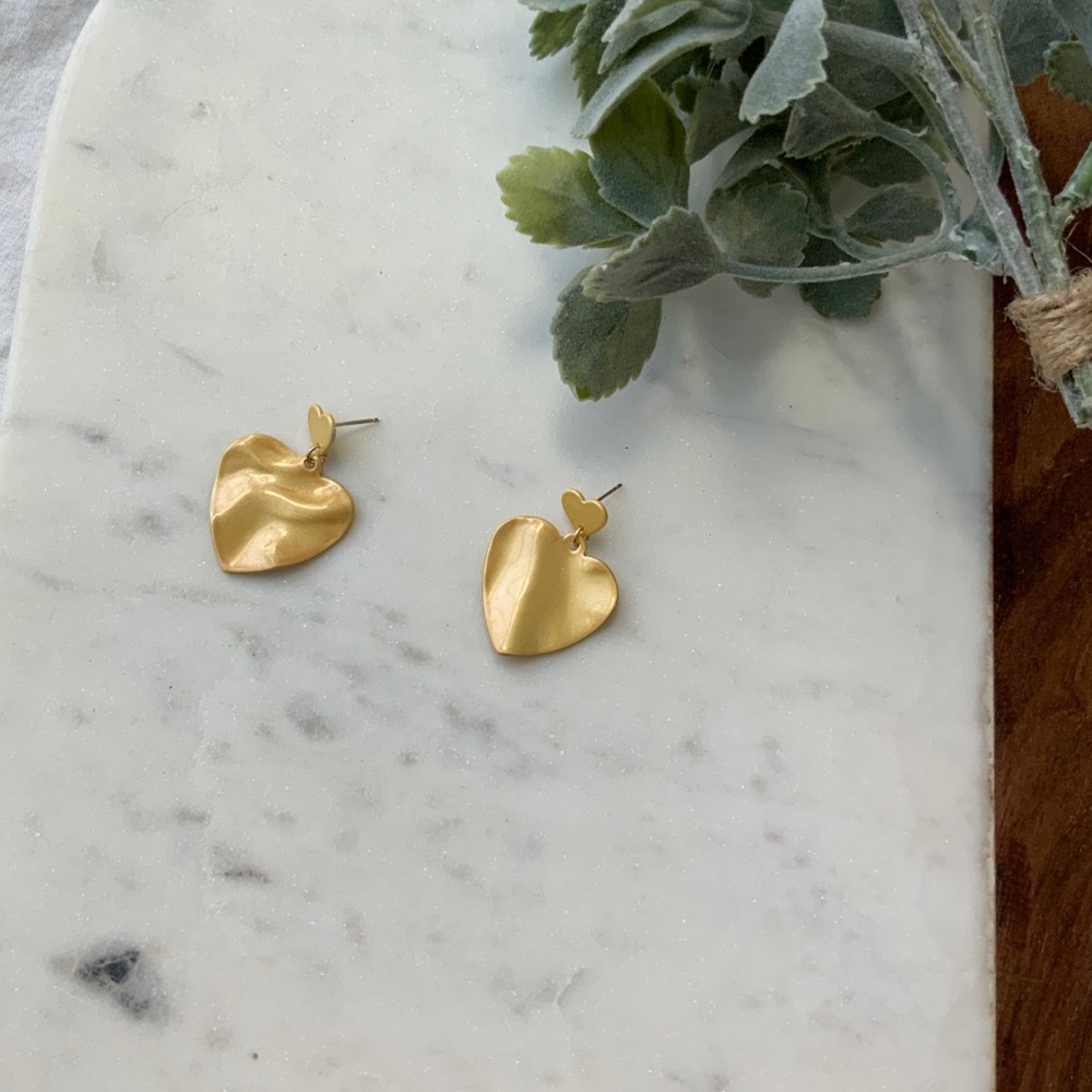 The Quinne - Textured Double Heart Earrings